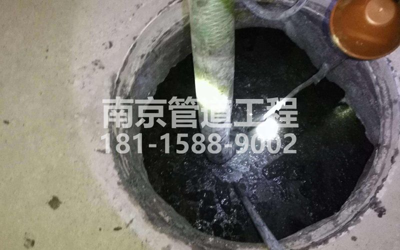 216漆桥清理化粪池